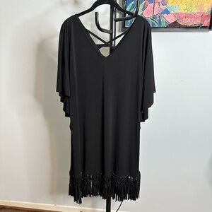Swimsuit cover up in black. Size L. Super cute. Great condition!